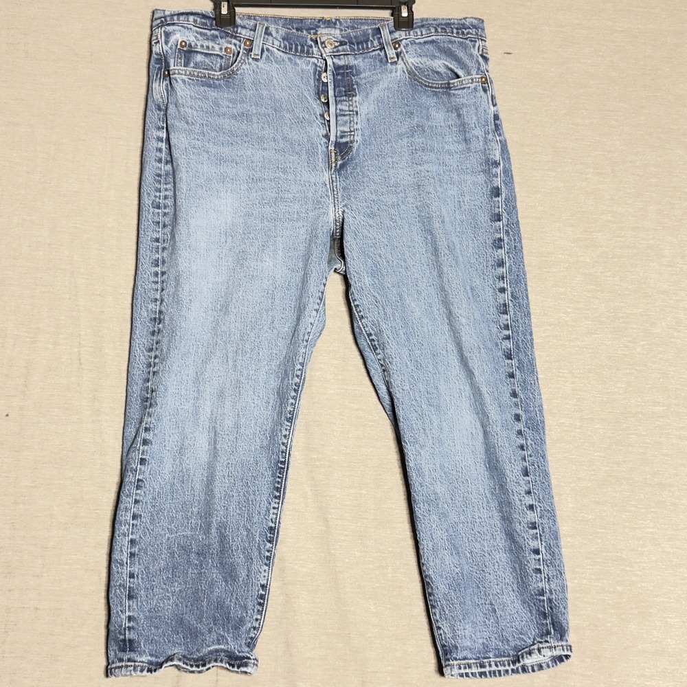 Levi Strauss 501 Mens Jeans Button Fly Light Wash Denim W38 L32
